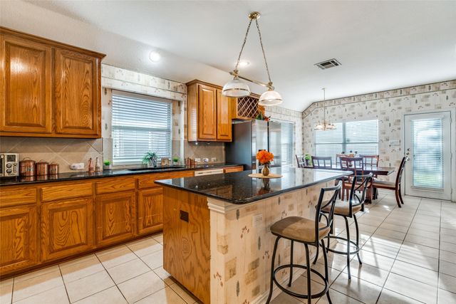 6873 Shoreway Drive, Grand Prairie, TX 75054