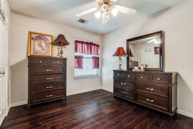 6873 Shoreway Drive, Grand Prairie, TX 75054