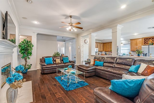 6873 Shoreway Drive, Grand Prairie, TX 75054