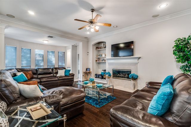 6873 Shoreway Drive, Grand Prairie, TX 75054