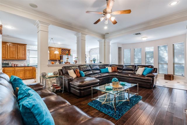 6873 Shoreway Drive, Grand Prairie, TX 75054