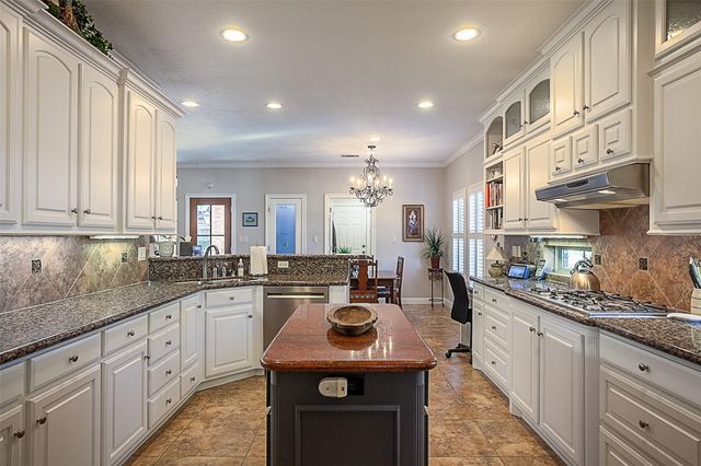 7795 Windchase Drive, Beaumont, TX 77713