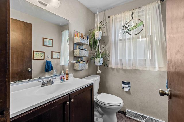 2401 E CALUMET STREET, Appleton, WI 54915