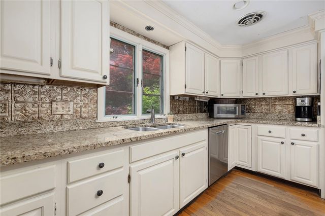 1 Gladridge Drive, East Greenwich, RI 02818