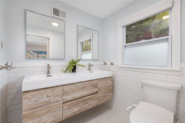 1 Gladridge Drive, East Greenwich, RI 02818