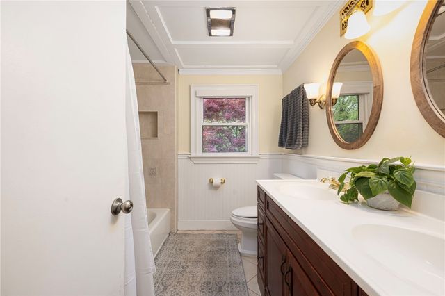 1 Gladridge Drive, East Greenwich, RI 02818