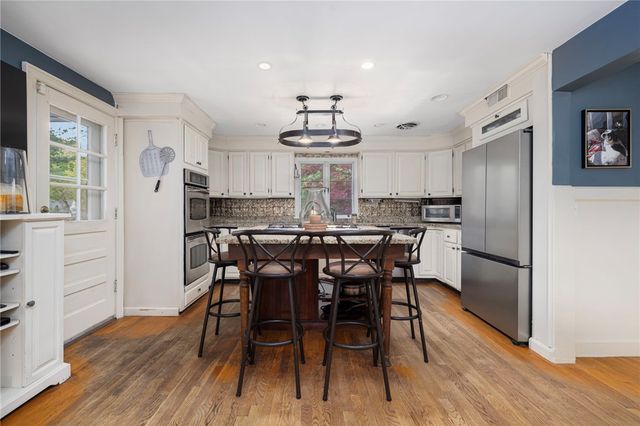 1 Gladridge Drive, East Greenwich, RI 02818