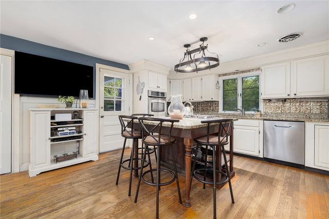 1 Gladridge Drive, East Greenwich, RI 02818