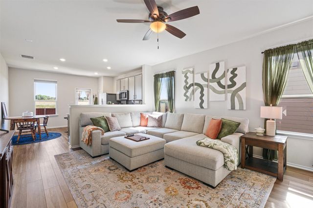 715 Papaya DR, Buda, TX 78610