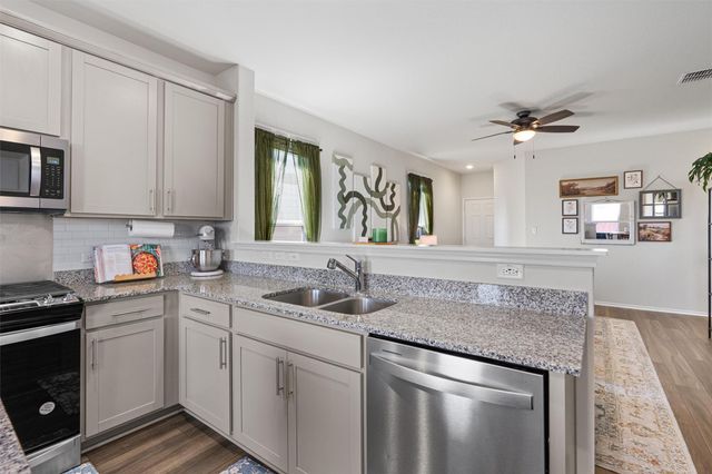 715 Papaya DR, Buda, TX 78610