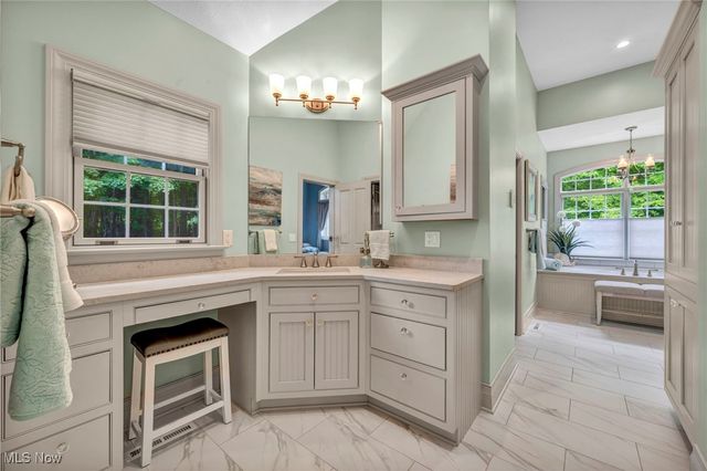 10360 Sawmill Drive, Chardon, OH 44024