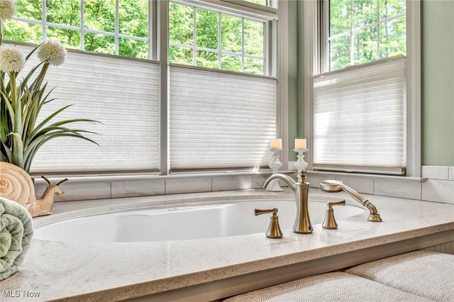 10360 Sawmill Drive, Chardon, OH 44024