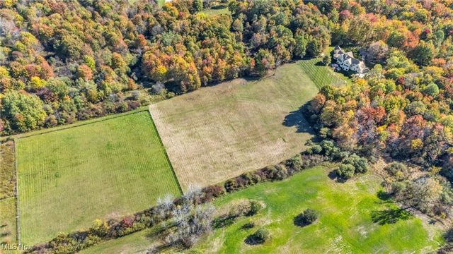 10360 Sawmill Drive, Chardon, OH 44024