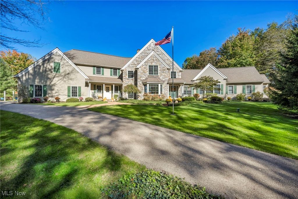 10360 Sawmill Drive, Chardon, OH 44024