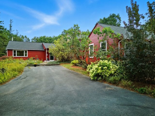 523 Martins Pond Road, Groton, MA 01450