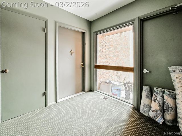 4411 Laurel Club Circle, West Bloomfield, MI 48323