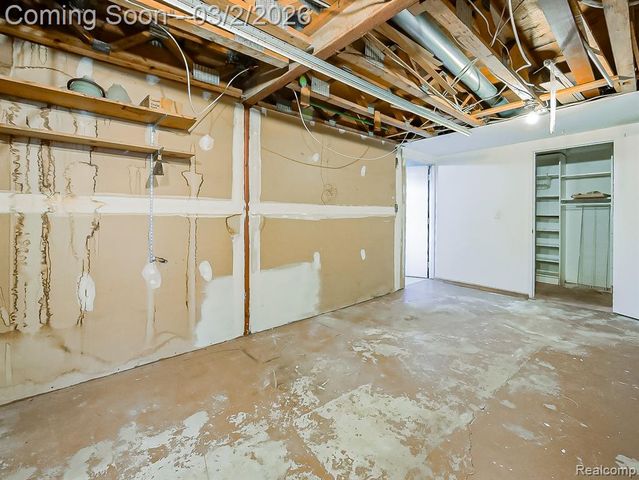 4411 Laurel Club Circle, West Bloomfield, MI 48323