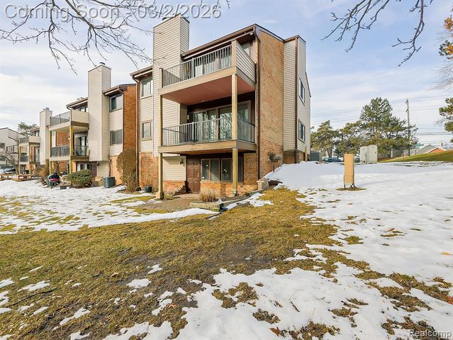 4411 Laurel Club Circle, West Bloomfield, MI 48323