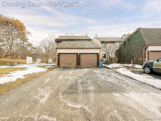 4411 Laurel Club Circle, West Bloomfield, MI 48323