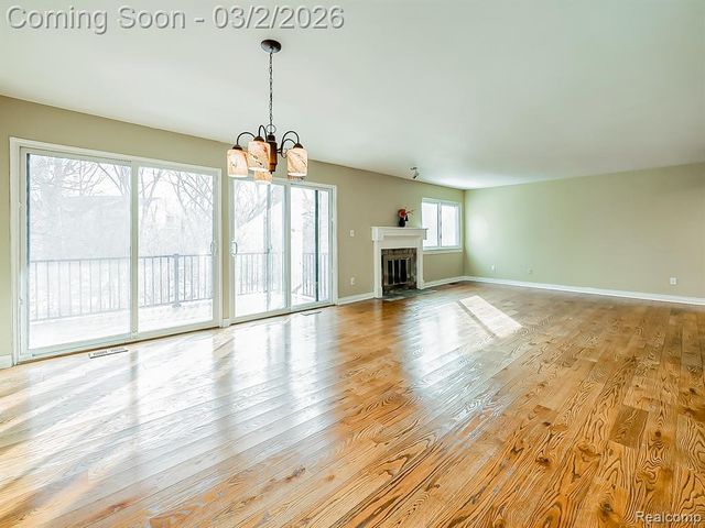 4411 Laurel Club Circle, West Bloomfield, MI 48323