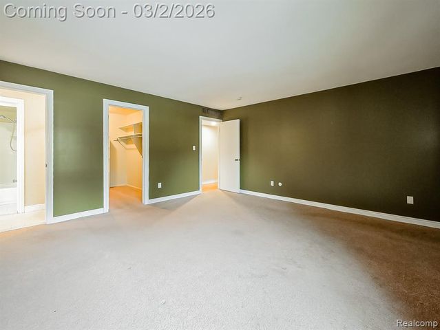 4411 Laurel Club Circle, West Bloomfield, MI 48323