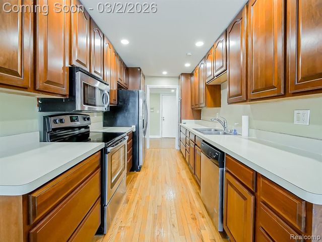 4411 Laurel Club Circle, West Bloomfield, MI 48323