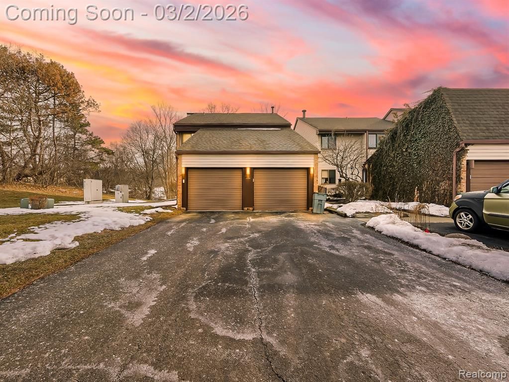 4411 Laurel Club Circle, West Bloomfield, MI 48323