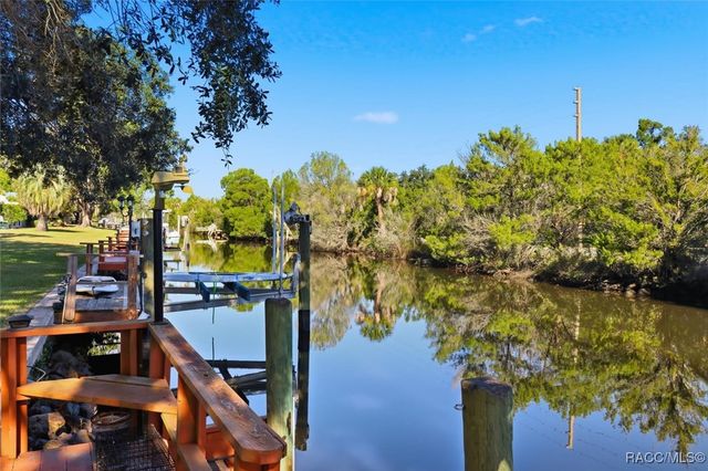 11328 W Bayshore Drive, Crystal River, FL 34429