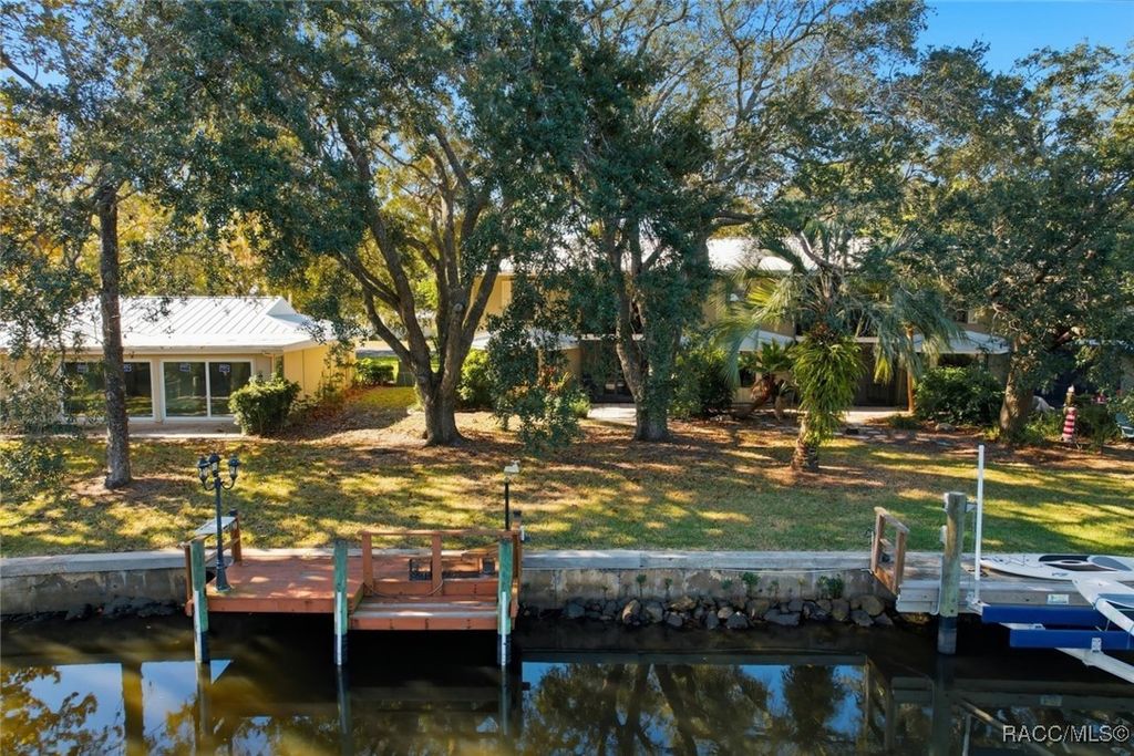 11328 W Bayshore Drive, Crystal River, FL 34429