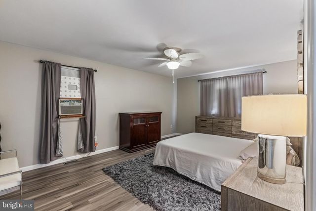 1 4TH AVE, West Deptford, NJ 08051