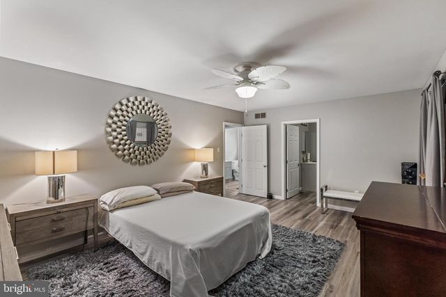 1 4TH AVE, West Deptford, NJ 08051