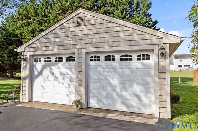 7445 Lexington Dr, Mechanicsville, VA 23111