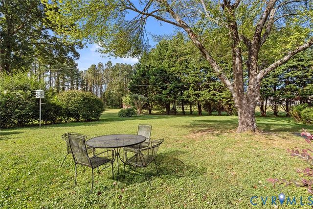 7445 Lexington Dr, Mechanicsville, VA 23111