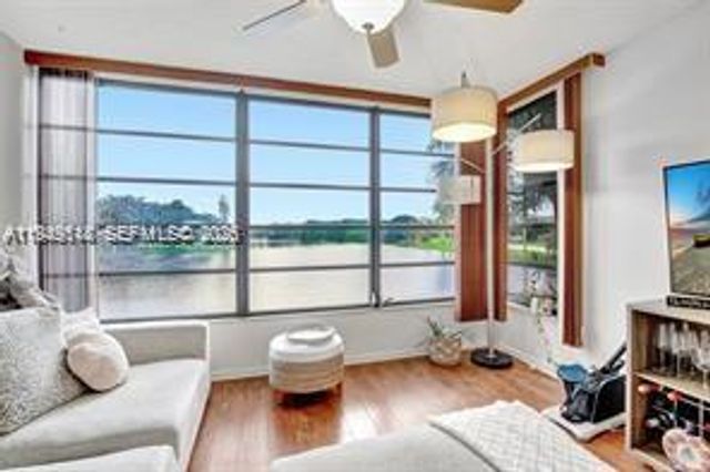 1532 Whitehall Dr 202, Davie, FL 33324