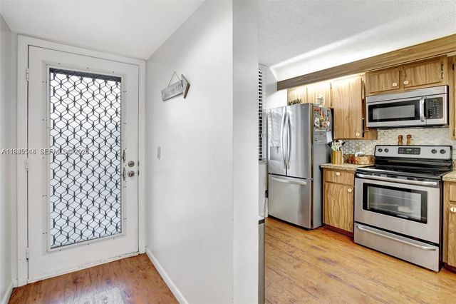 1532 Whitehall Dr 202, Davie, FL 33324