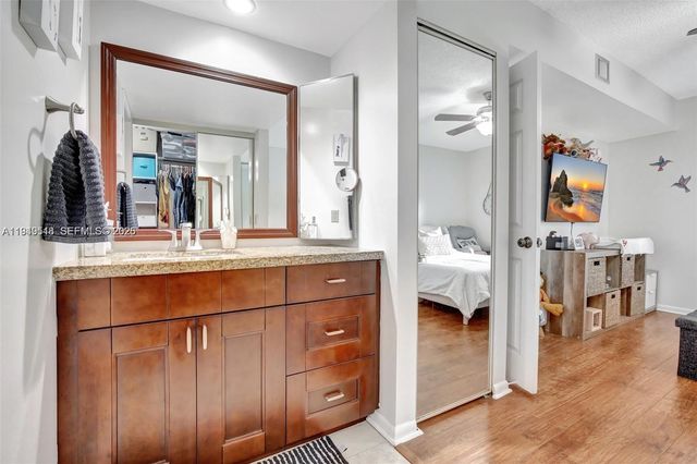 1532 Whitehall Dr 202, Davie, FL 33324