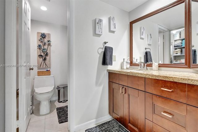 1532 Whitehall Dr 202, Davie, FL 33324