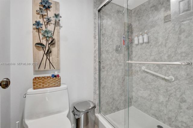 1532 Whitehall Dr 202, Davie, FL 33324