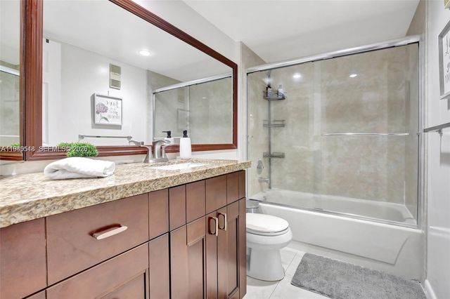 1532 Whitehall Dr 202, Davie, FL 33324