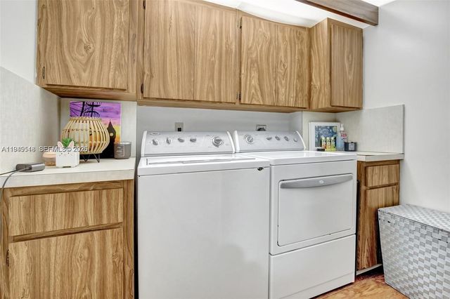 1532 Whitehall Dr 202, Davie, FL 33324