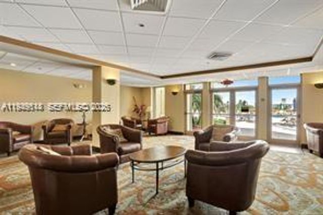 1532 Whitehall Dr 202, Davie, FL 33324