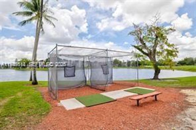 1532 Whitehall Dr 202, Davie, FL 33324