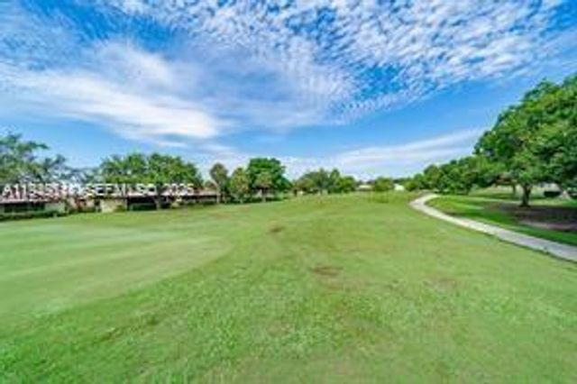 1532 Whitehall Dr 202, Davie, FL 33324