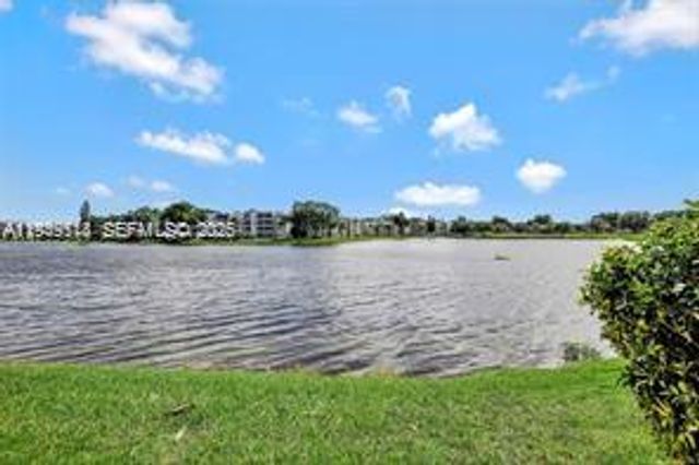 1532 Whitehall Dr 202, Davie, FL 33324
