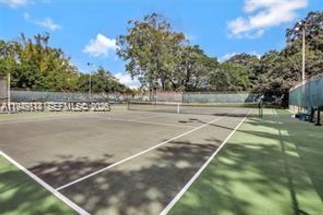 1532 Whitehall Dr 202, Davie, FL 33324