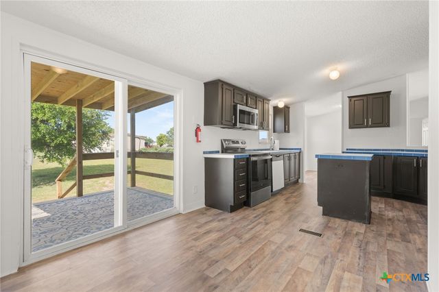 152 Hillside Drive, Troy, TX 76579