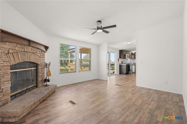 152 Hillside Drive, Troy, TX 76579