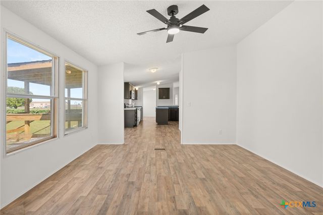 152 Hillside Drive, Troy, TX 76579