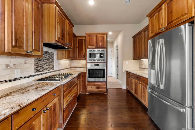 502 Cindy Dr, Canyon Lake, TX 78133