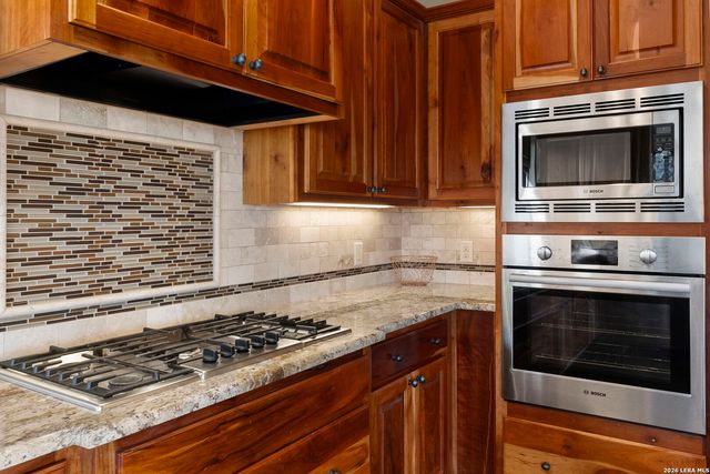 502 Cindy Dr, Canyon Lake, TX 78133